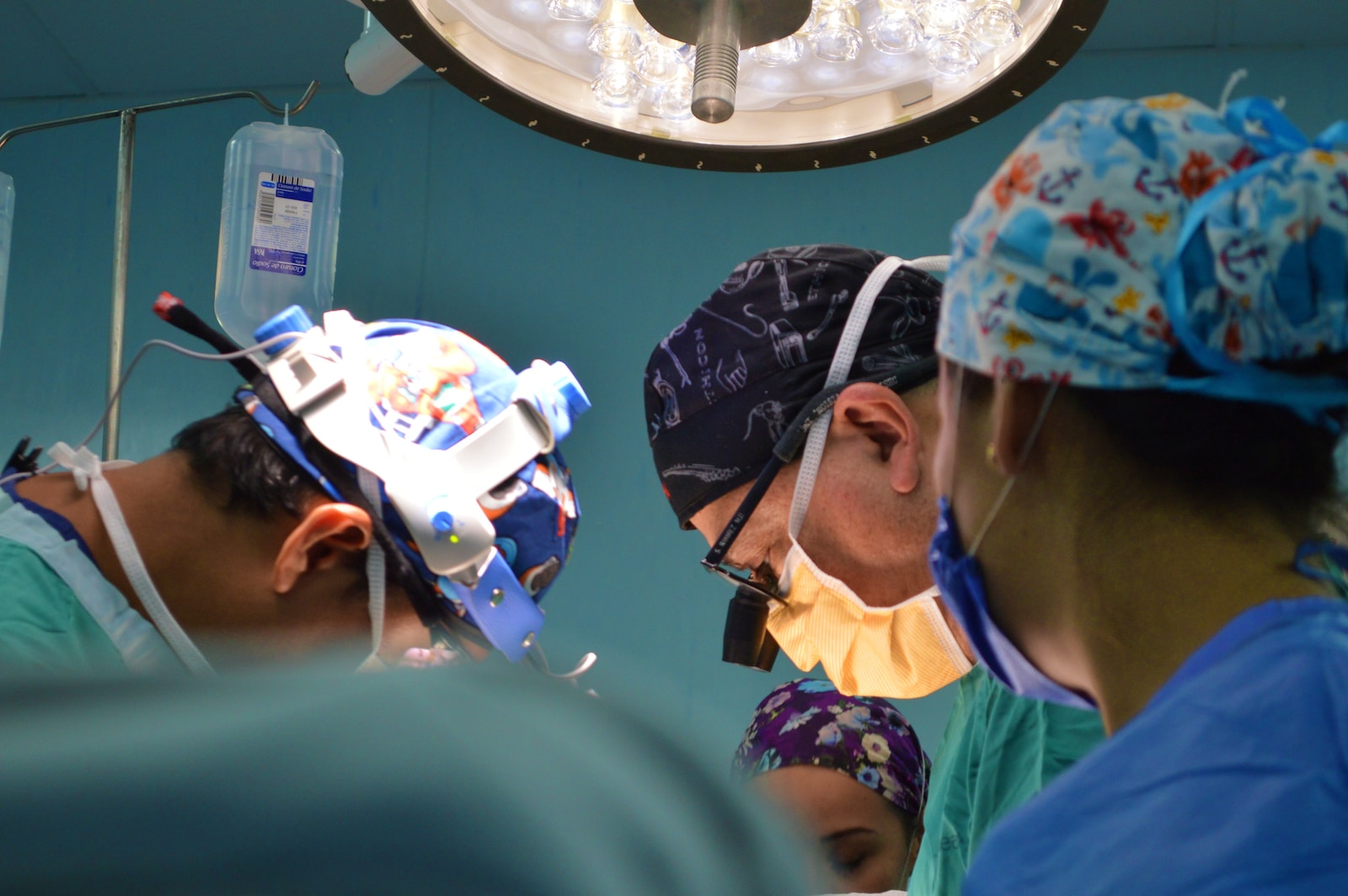 Photo by ABRAHAM POPOCATL doctors wearing assorted-color scrub shirts